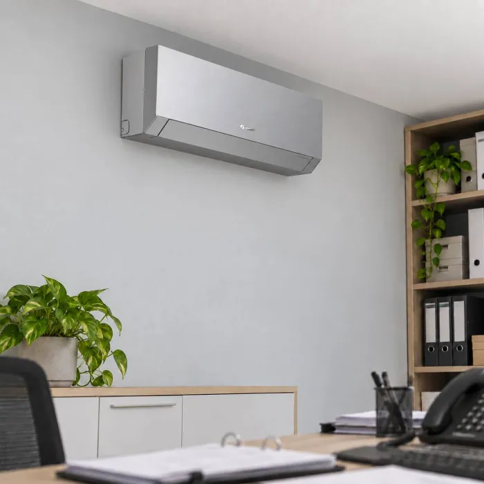 Кондиціонер, тепловий насос Gree Clivia Silver GWH09AUCXB-K6DNA2A Inverter