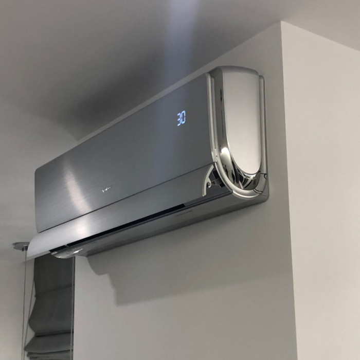 Кондиціонер Gree U-Crown DC inverter R32 GWH09UB-K6DNA4A